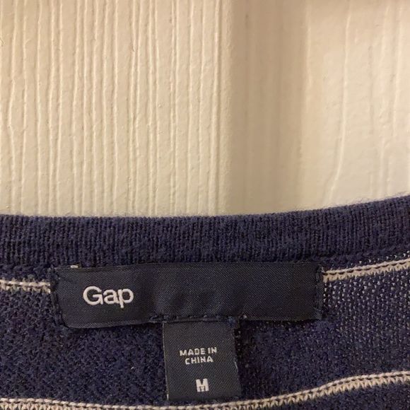 5/$25 GAP button down ruffle sweater, size Medium - Picture 6 of 8